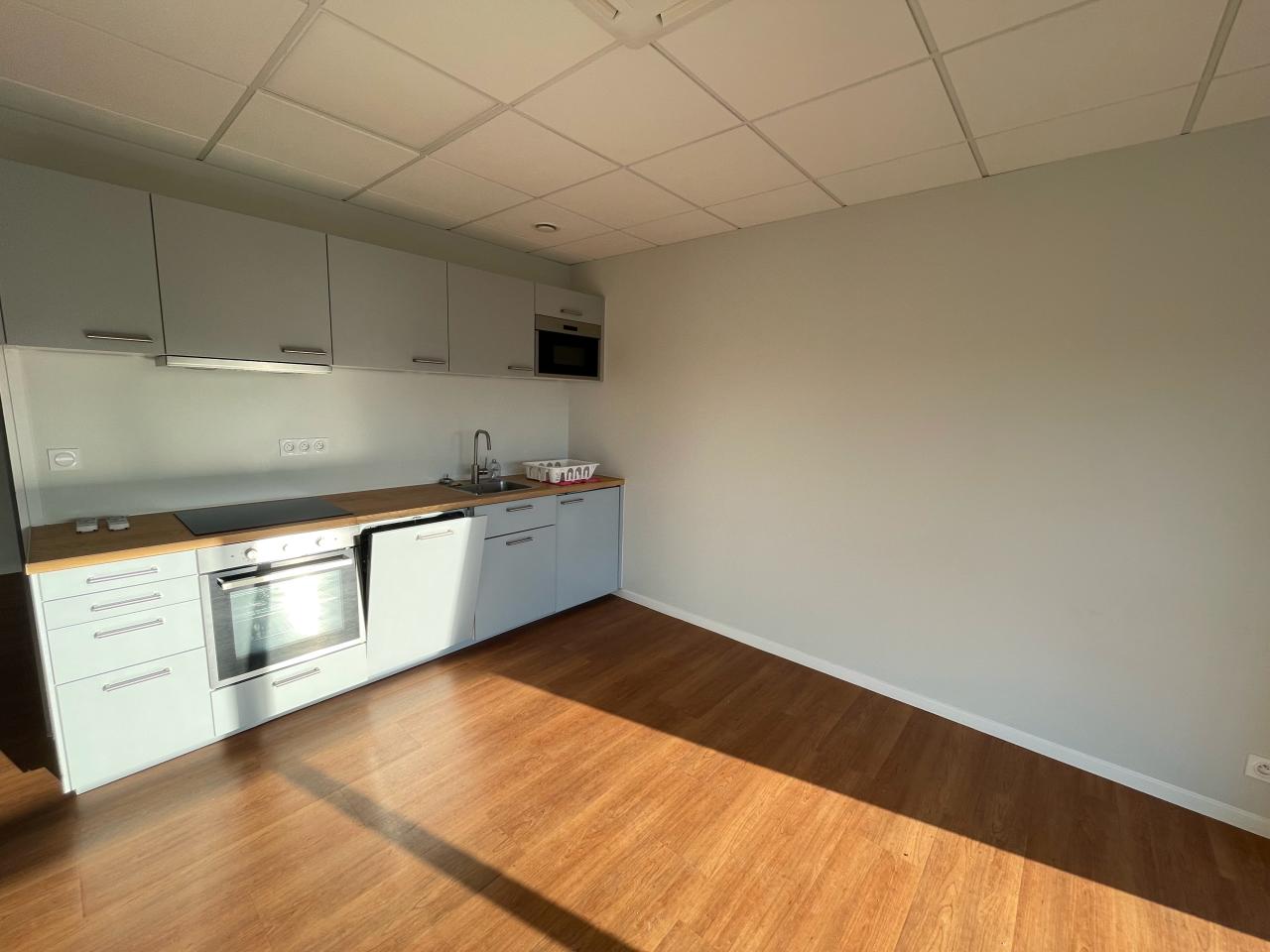 Local d'activité Noyal-Châtillon-sur-Seiche 3210m² Location local d'activité Noyal-Châtillon-sur-Seiche Ille-et-Vilaine OLACT2531637 5